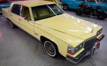 Cadillac-Fleetwood-Berline-1983-Yellow-Other-63514-1