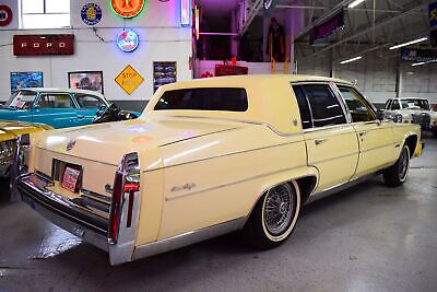 Cadillac-Fleetwood-Berline-1983-Yellow-Other-63514-10