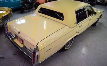 Cadillac-Fleetwood-Berline-1983-Yellow-Other-63514-11