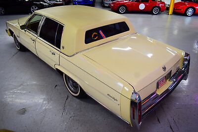 Cadillac-Fleetwood-Berline-1983-Yellow-Other-63514-16