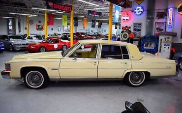 Cadillac-Fleetwood-Berline-1983-Yellow-Other-63514-17