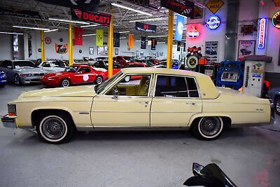 Cadillac-Fleetwood-Berline-1983-Yellow-Other-63514-17