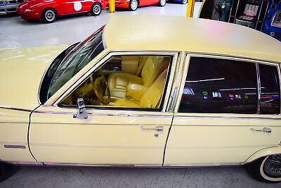 Cadillac-Fleetwood-Berline-1983-Yellow-Other-63514-19