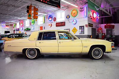 Cadillac-Fleetwood-Berline-1983-Yellow-Other-63514-3