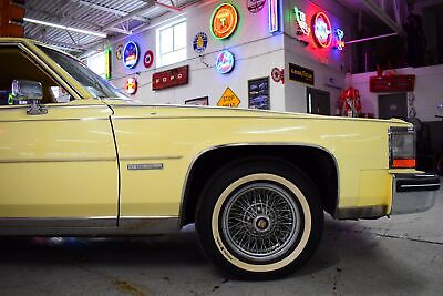 Cadillac-Fleetwood-Berline-1983-Yellow-Other-63514-9