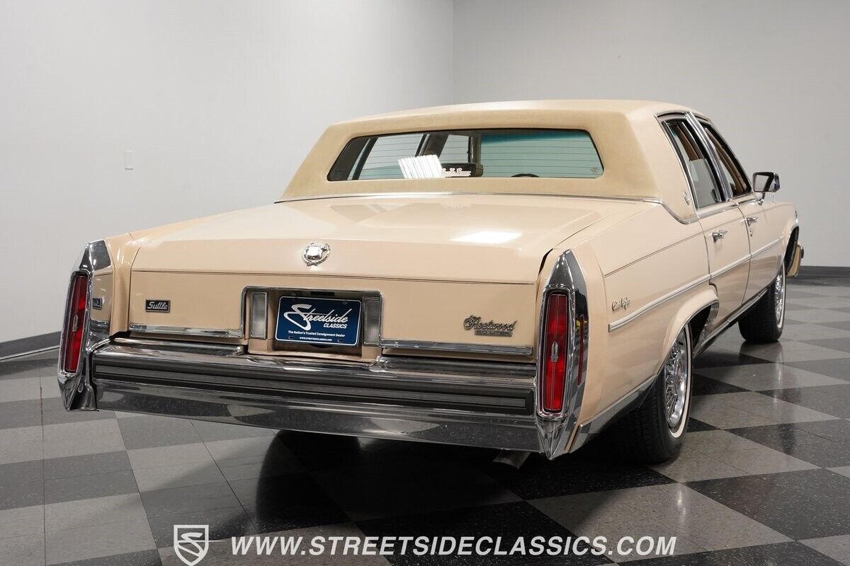 Cadillac-Fleetwood-Berline-1986-Beige-Beige-1181-11