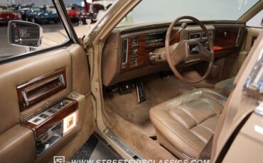 Cadillac-Fleetwood-Berline-1986-Beige-Beige-1181-4