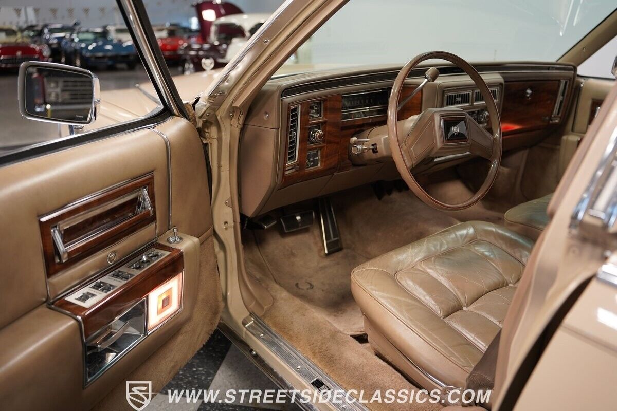 Cadillac-Fleetwood-Berline-1986-Beige-Beige-1181-4