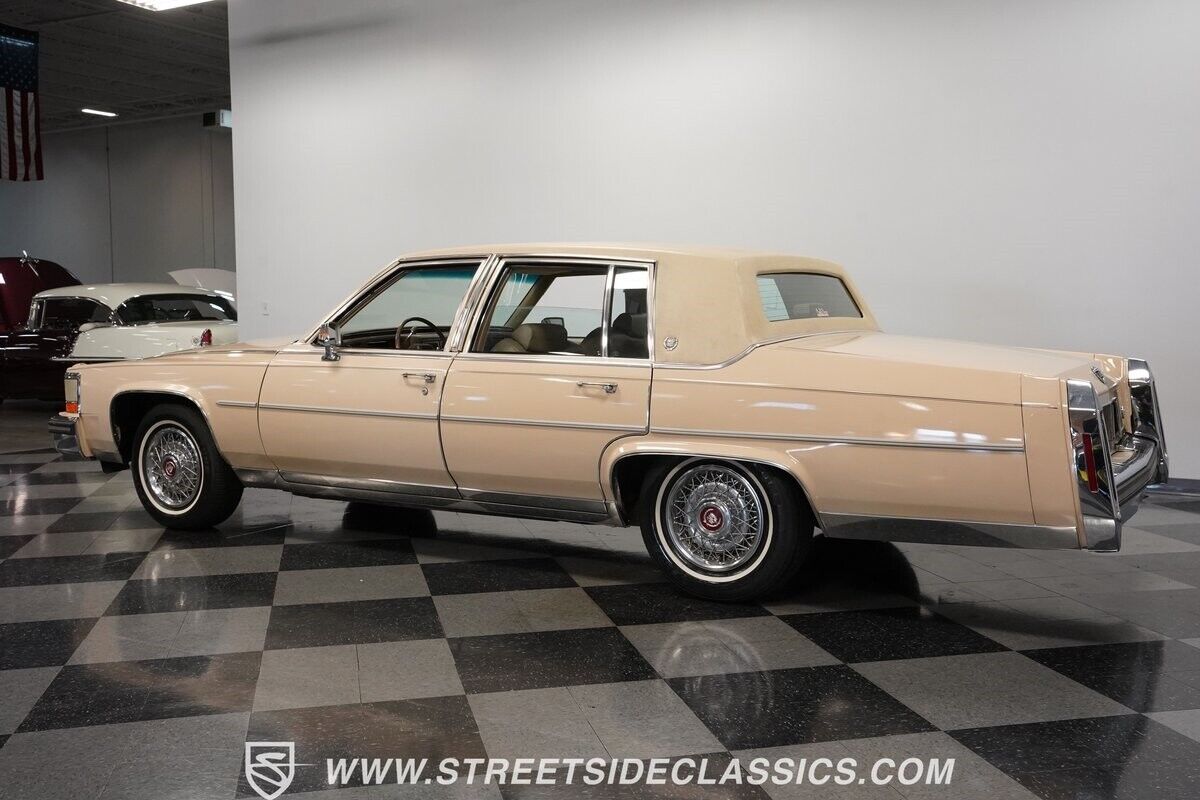 Cadillac-Fleetwood-Berline-1986-Beige-Beige-1181-8