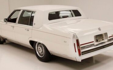 Cadillac-Fleetwood-Berline-1989-White-Red-141497-2