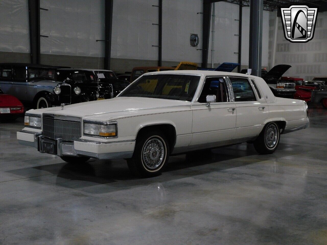 Cadillac-Fleetwood-Berline-1990-White-Wine-69585-2