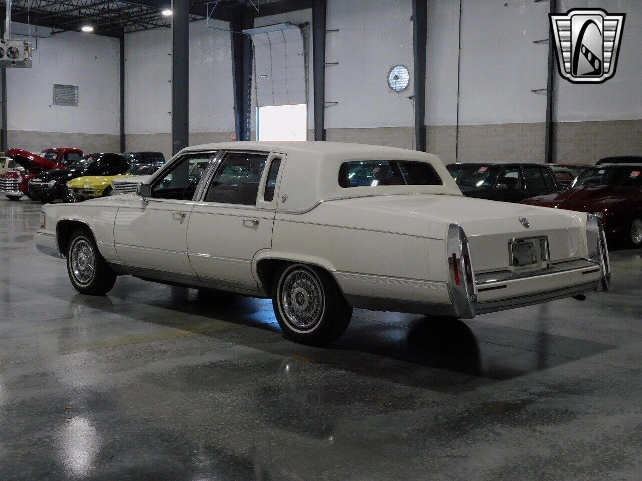 Cadillac-Fleetwood-Berline-1990-White-Wine-69585-3