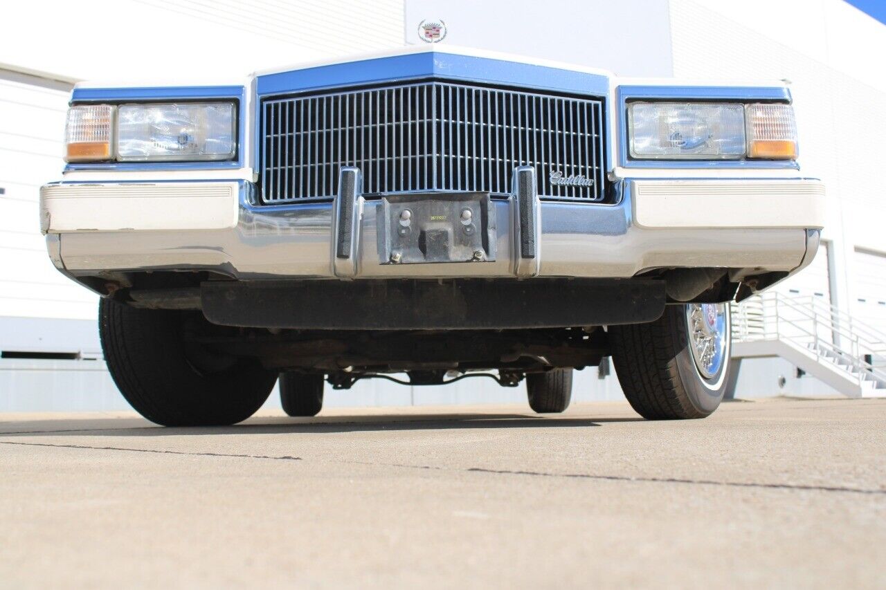 Cadillac-Fleetwood-Berline-1992-White-Blue-171686-8