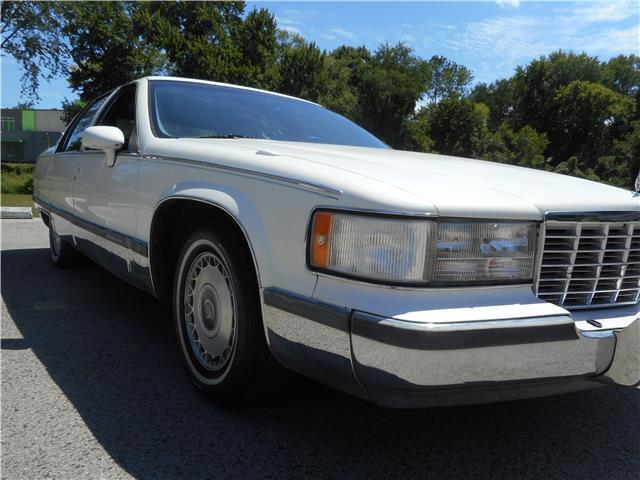 Cadillac-Fleetwood-Berline-1993-White-Blue-127911-11