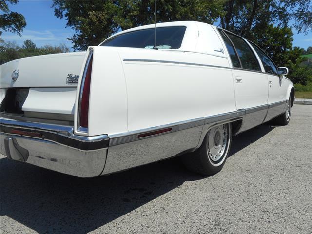 Cadillac-Fleetwood-Berline-1993-White-Blue-127911-3