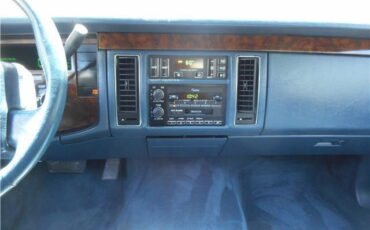 Cadillac-Fleetwood-Berline-1993-White-Blue-127911-31