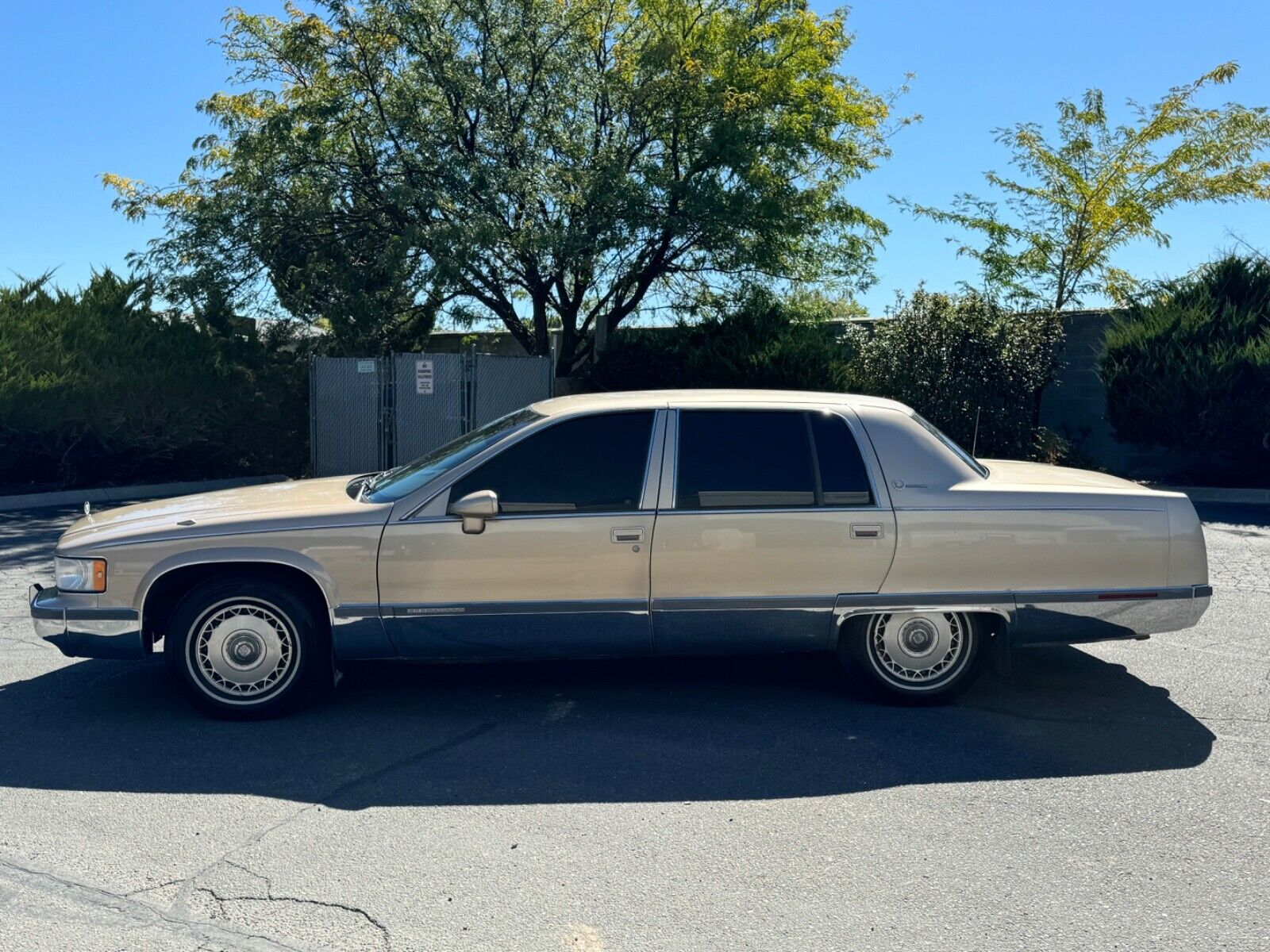 Cadillac-Fleetwood-Berline-1994-Gold-Black-72815-3