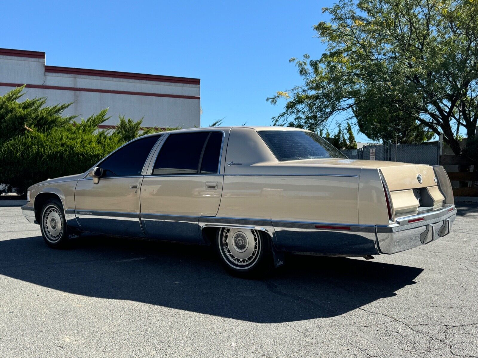 Cadillac-Fleetwood-Berline-1994-Gold-Black-72815-4