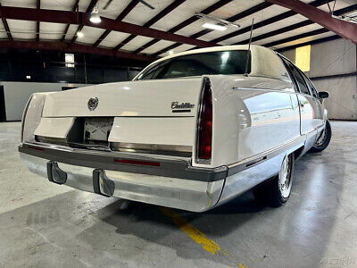 Cadillac-Fleetwood-Berline-1994-White-Burgundy-24718-4