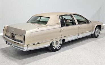 Cadillac-Fleetwood-Berline-1995-Light-Driftwood-Metallic-Tan-113806-4