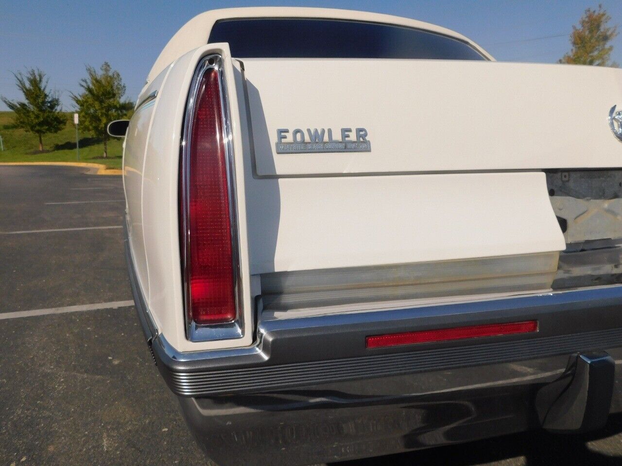 Cadillac-Fleetwood-Berline-1995-White-Blue-120112-11