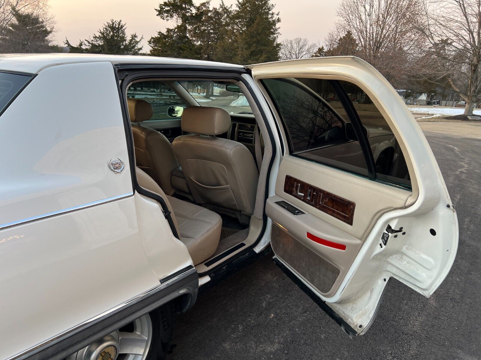 Cadillac-Fleetwood-Berline-1995-White-Tan-148864-1