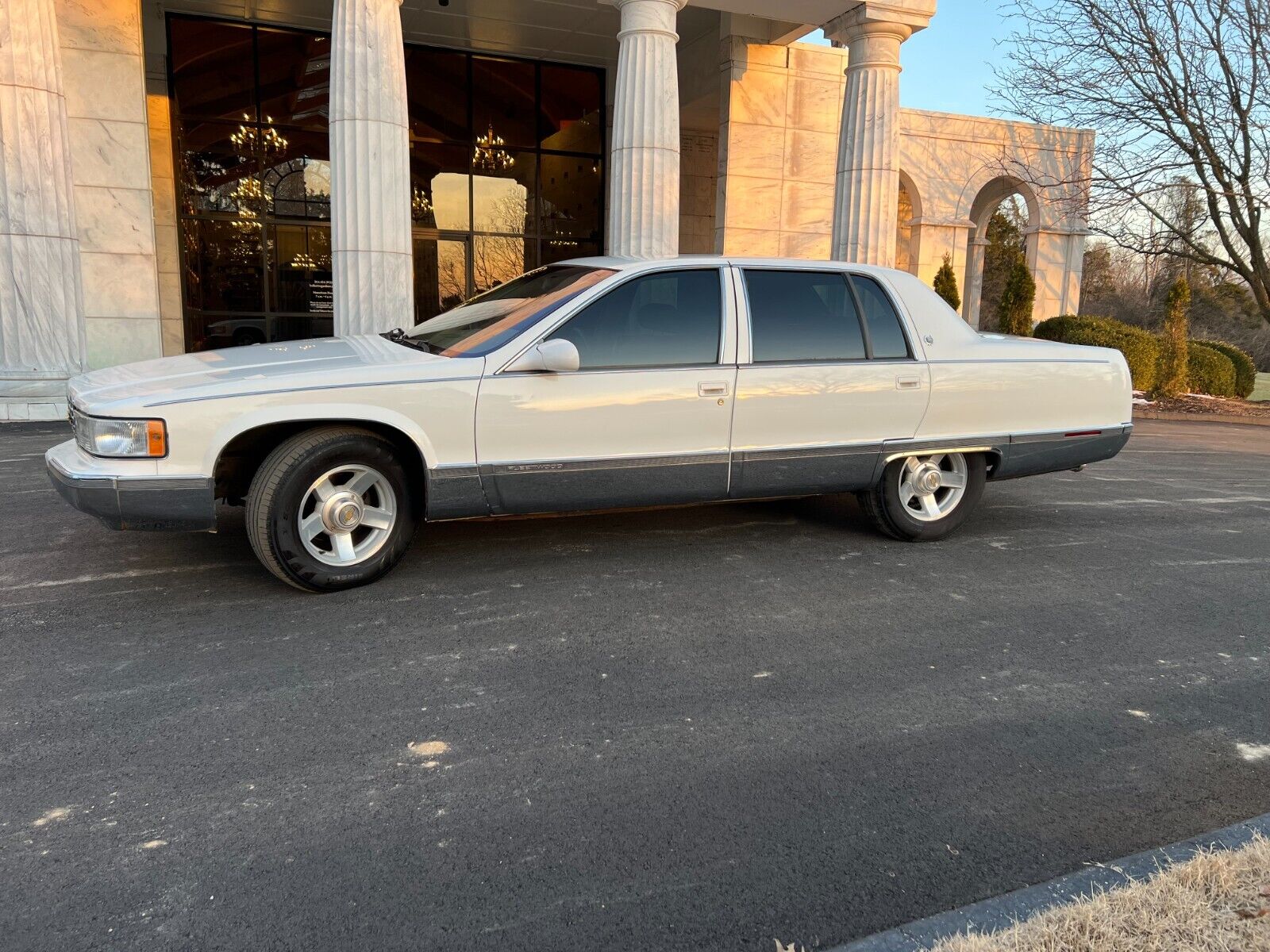 Cadillac-Fleetwood-Berline-1995-White-Tan-148864-18