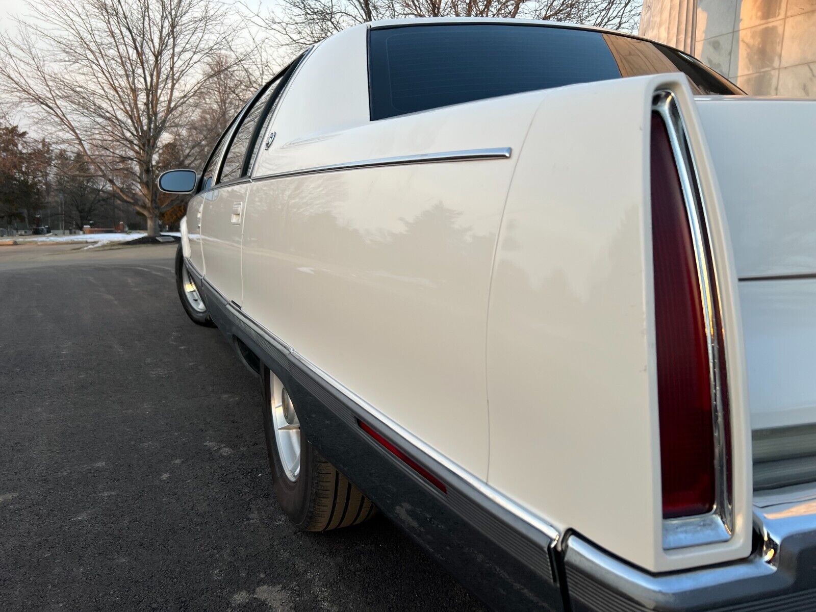 Cadillac-Fleetwood-Berline-1995-White-Tan-148864-25