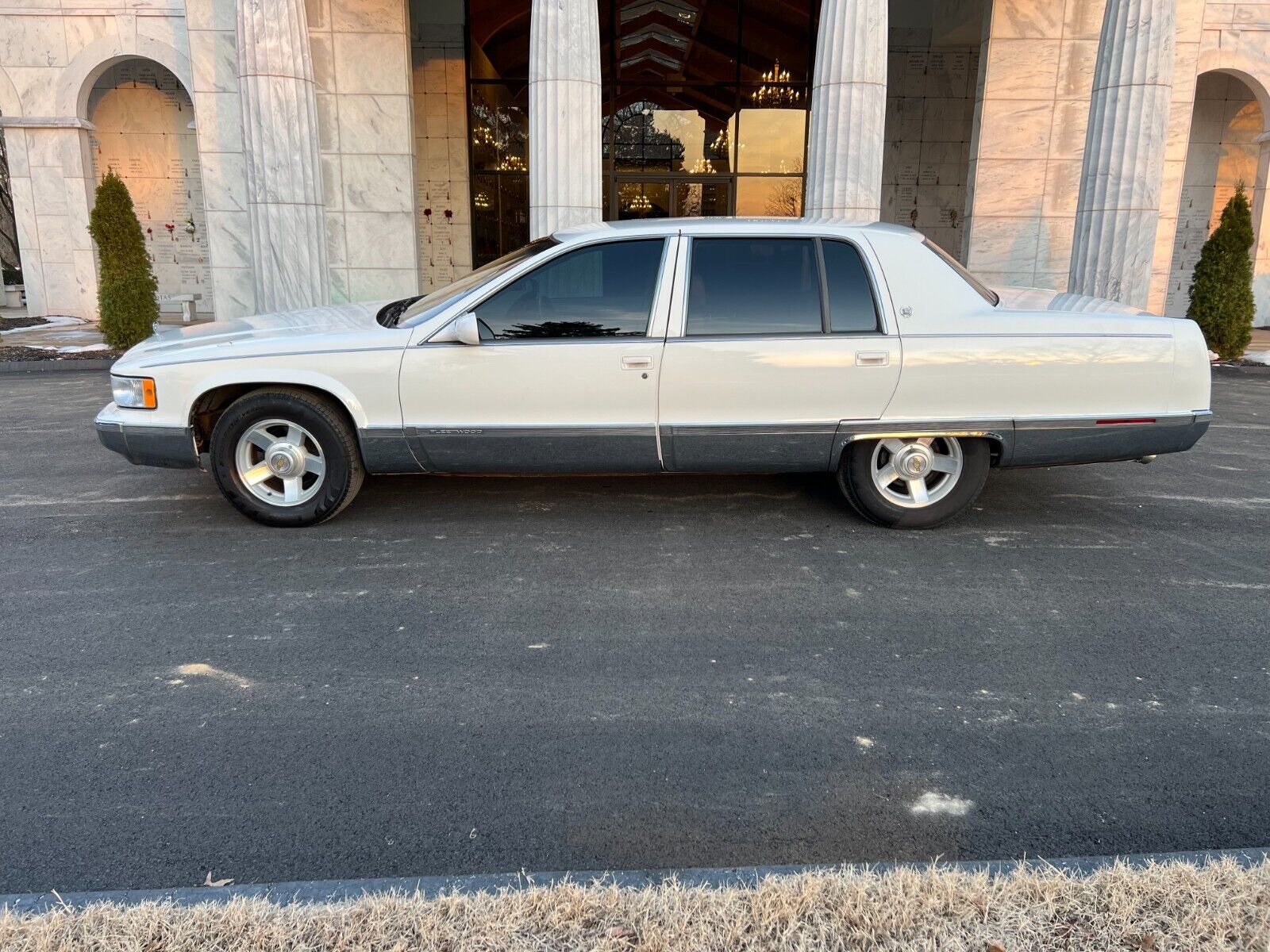 Cadillac-Fleetwood-Berline-1995-White-Tan-148864-33