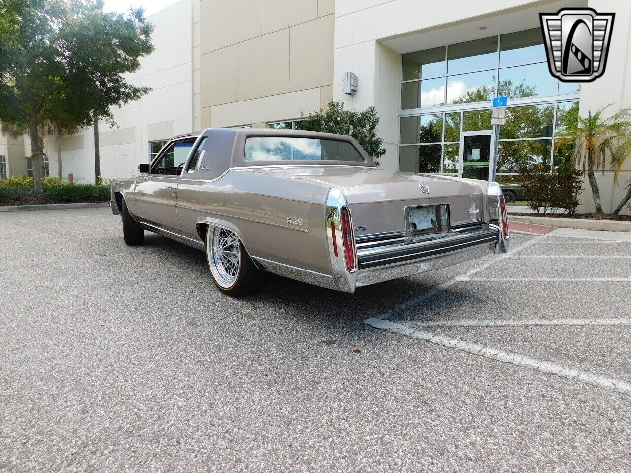 Cadillac-Fleetwood-Coupe-1984-Woodland-Haze-Metallic-Brown-70531-10