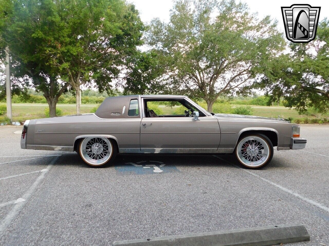 Cadillac-Fleetwood-Coupe-1984-Woodland-Haze-Metallic-Brown-70531-3