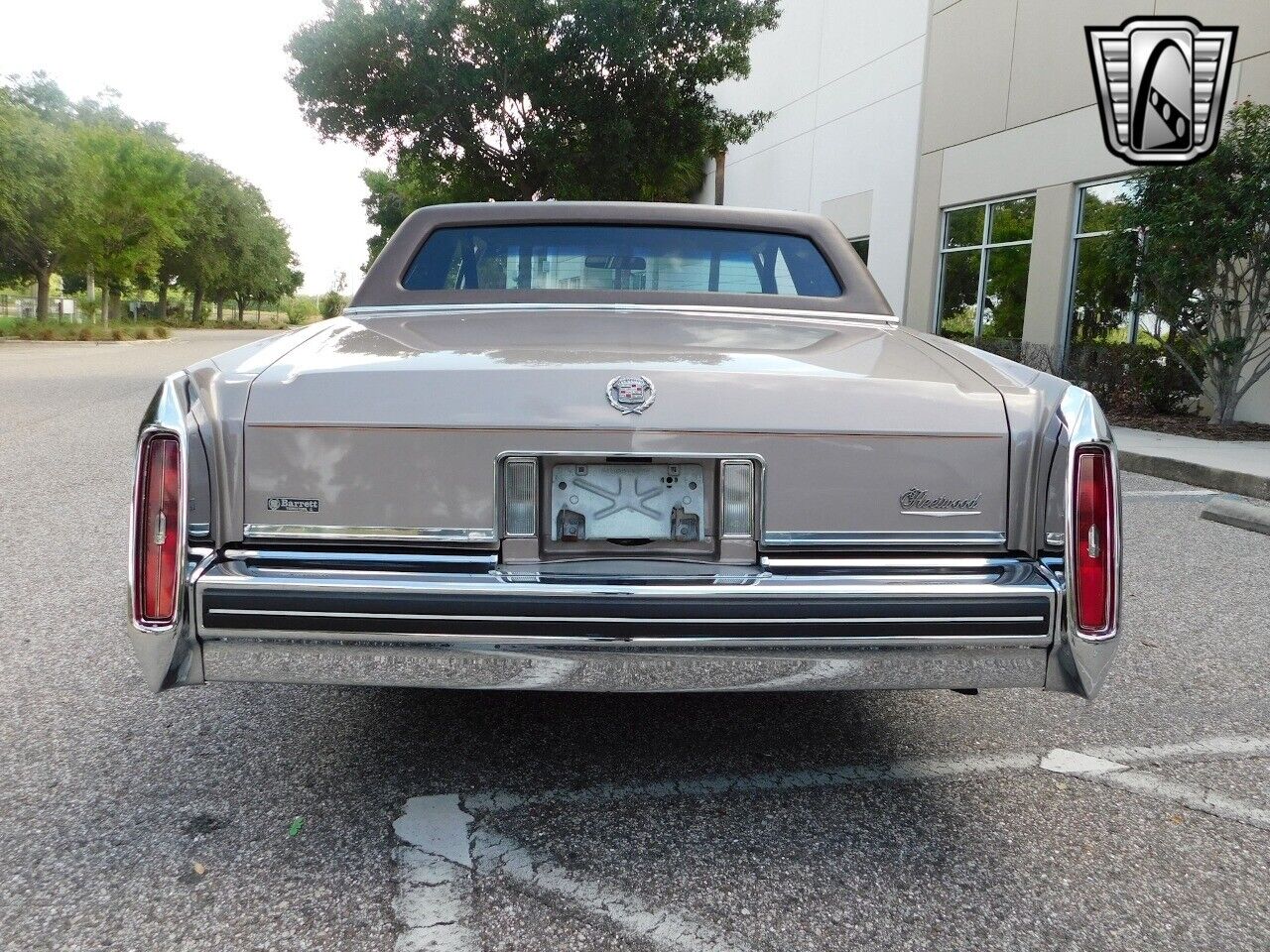 Cadillac-Fleetwood-Coupe-1984-Woodland-Haze-Metallic-Brown-70531-4