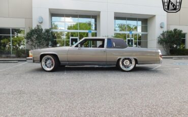 Cadillac-Fleetwood-Coupe-1984-Woodland-Haze-Metallic-Brown-70531-5