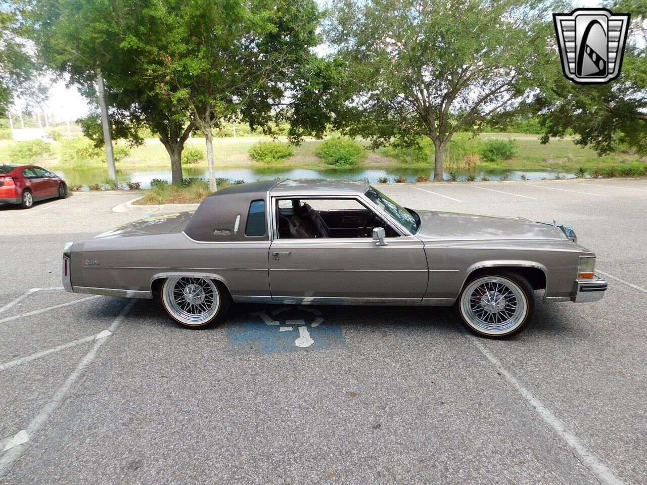 Cadillac-Fleetwood-Coupe-1984-Woodland-Haze-Metallic-Brown-70531-7