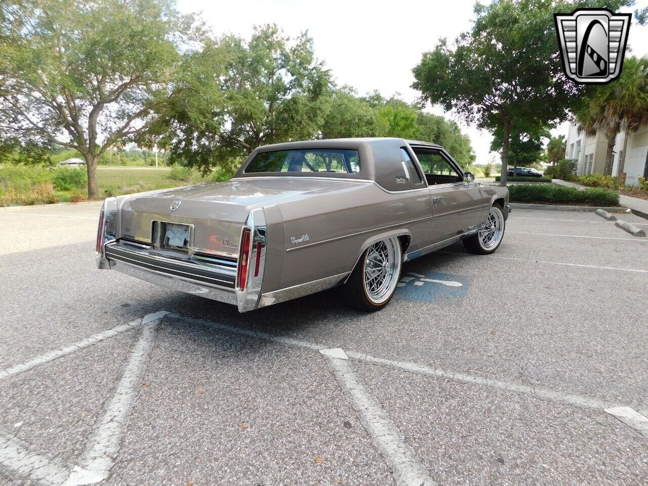 Cadillac-Fleetwood-Coupe-1984-Woodland-Haze-Metallic-Brown-70531-8