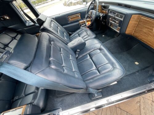 Cadillac-Fleetwood-Coupe-1985-Blue-Blue-78858-20