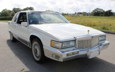 Cadillac-Fleetwood-Coupe-1990-White-Burgundy-114323-6