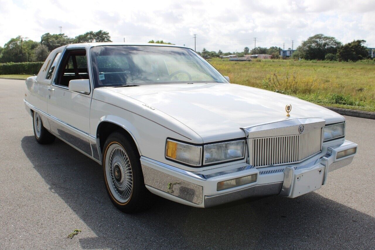 Cadillac-Fleetwood-Coupe-1990-White-Burgundy-114323-6