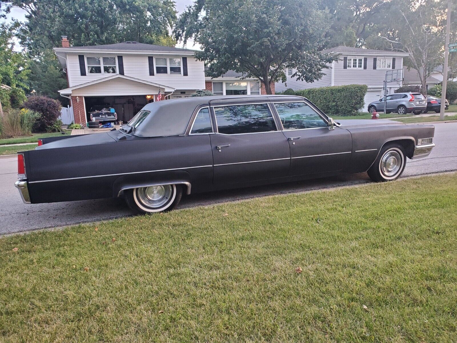 Cadillac-Fleetwood-Limousine-1969-99999-7