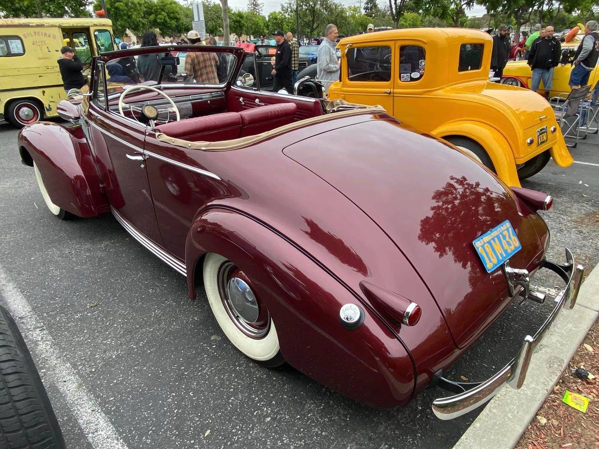 Cadillac-Lasalle-1939-red-159325-17