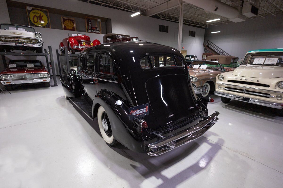 Cadillac-Model-370-D-Fleetwood-V-12-Berline-1934-Black-Gray-86100-18