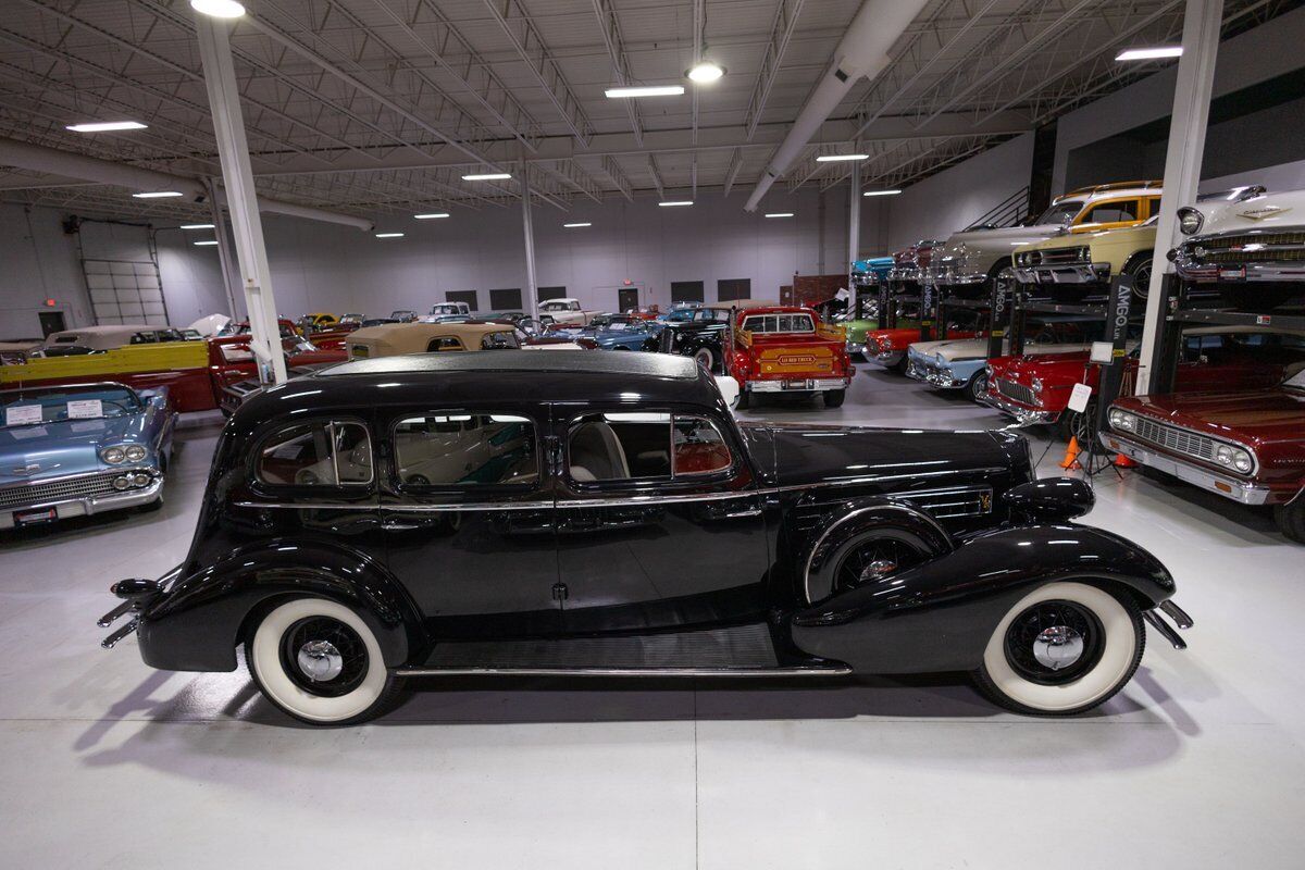 Cadillac-Model-370-D-Fleetwood-V-12-Berline-1934-Black-Gray-86100-7