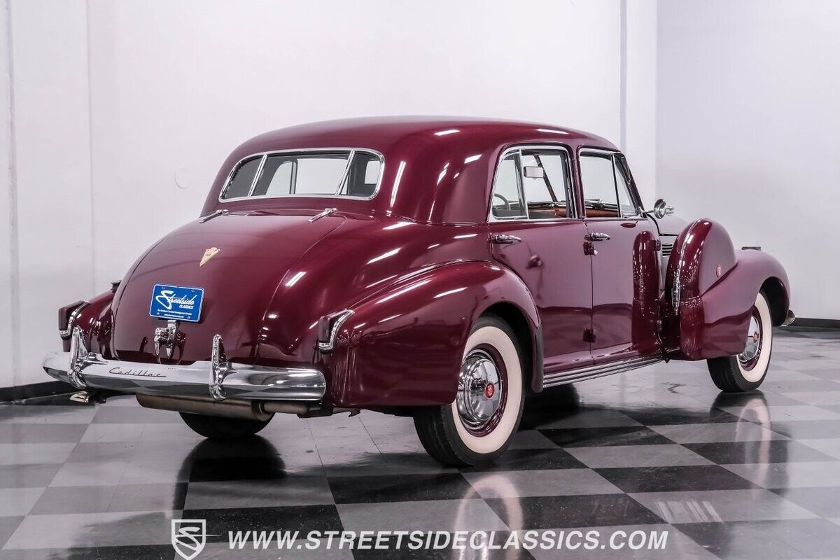 Cadillac-Series-60-Berline-1940-Oxblood-Maroon-Gray-46901-11