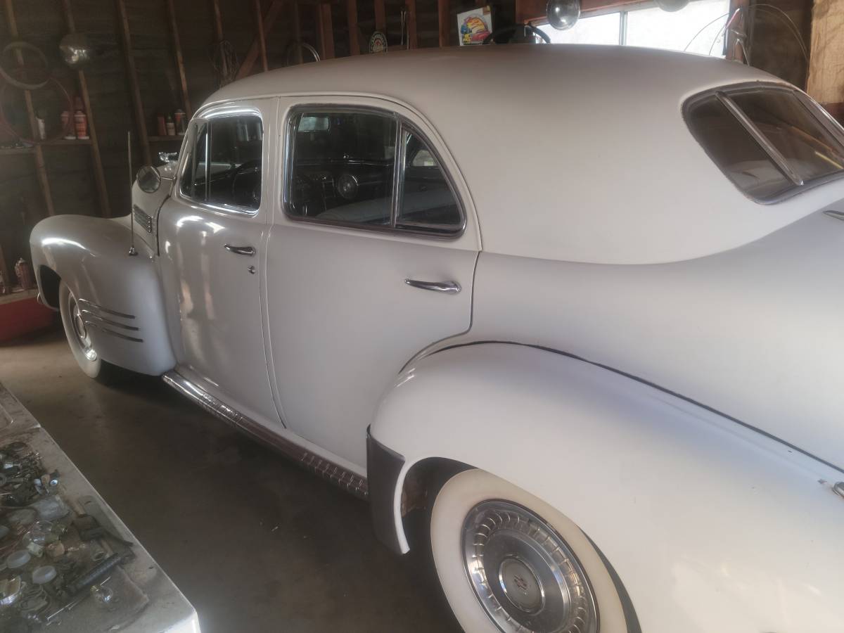 Cadillac-Series-62-1941-130357-2