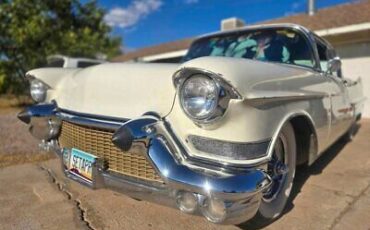 Cadillac-Series-62-Berline-1957-White-Gray-4023-1