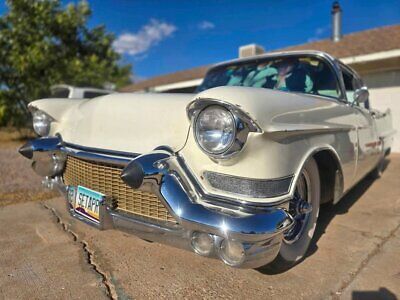 Cadillac-Series-62-Berline-1957-White-Gray-4023-1