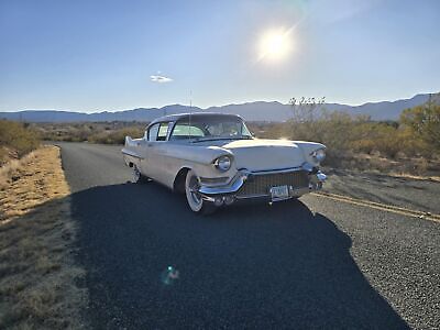 Cadillac-Series-62-Berline-1957-White-Gray-4023-3