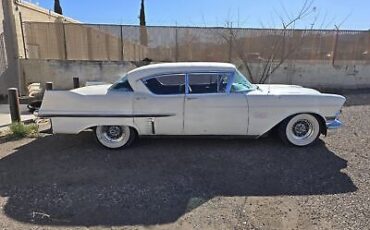 Cadillac-Series-62-Berline-1957-White-Gray-4023-4