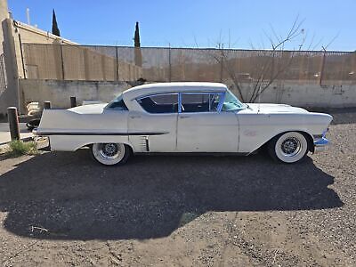 Cadillac-Series-62-Berline-1957-White-Gray-4023-4