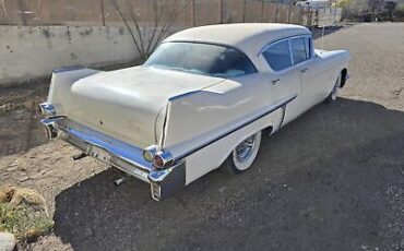 Cadillac-Series-62-Berline-1957-White-Gray-4023-5